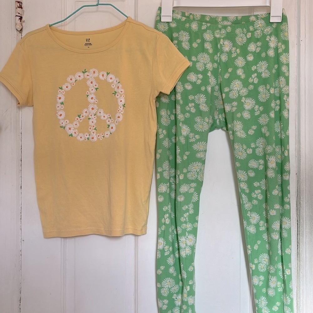 Gap Kids girls yellow and green organic cotton pajamas in size 14.